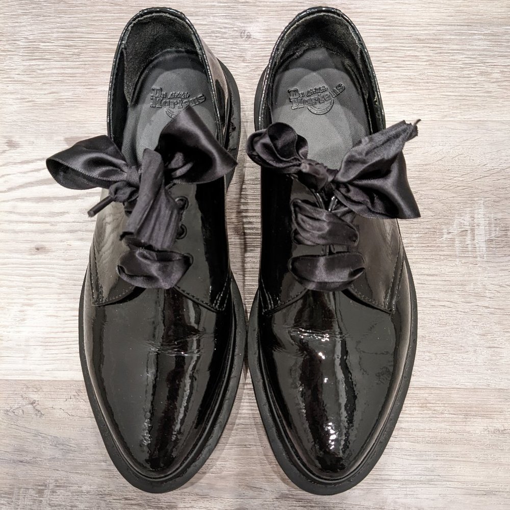 Sz 7 Black Patent Leather Dr. Martens Ribbon Lace Up Shoes - Like New